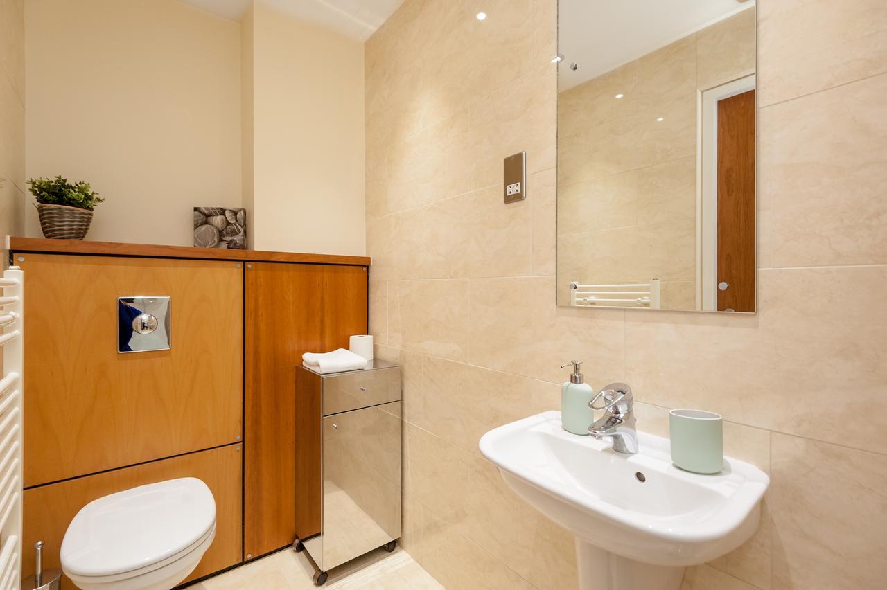 The Holyrood Road Residence Edinburgh Room photo