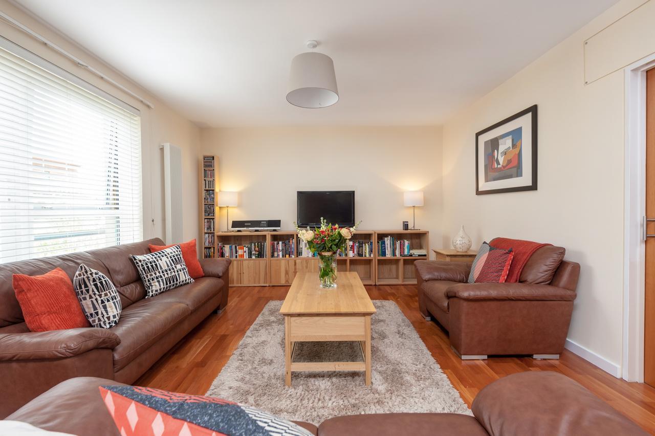 The Holyrood Road Residence Edinburgh Room photo