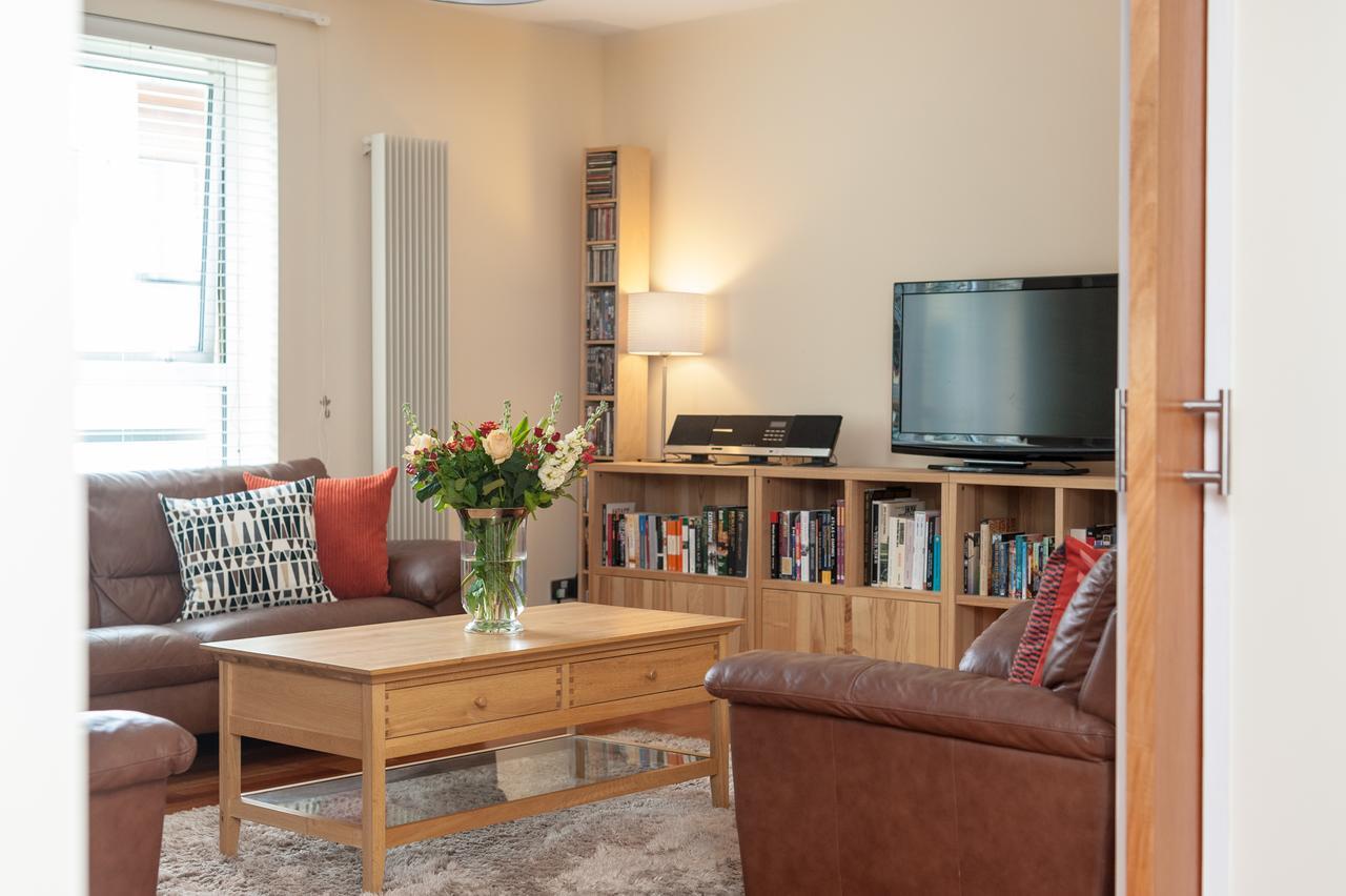 The Holyrood Road Residence Edinburgh Room photo